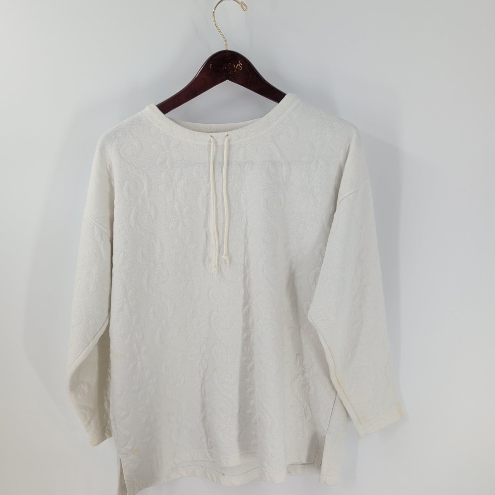 Vintage 90s Classic Round Neck‎ Flower Embossed Pullover Sweatshirt White